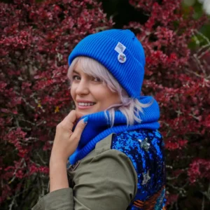 Bawełniana czapka beanie kobaltowa z przypinką Brain Inside