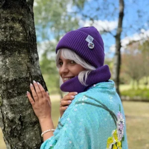 Bawełniana czapka beanie fioletowa z przypinką Brain Inside